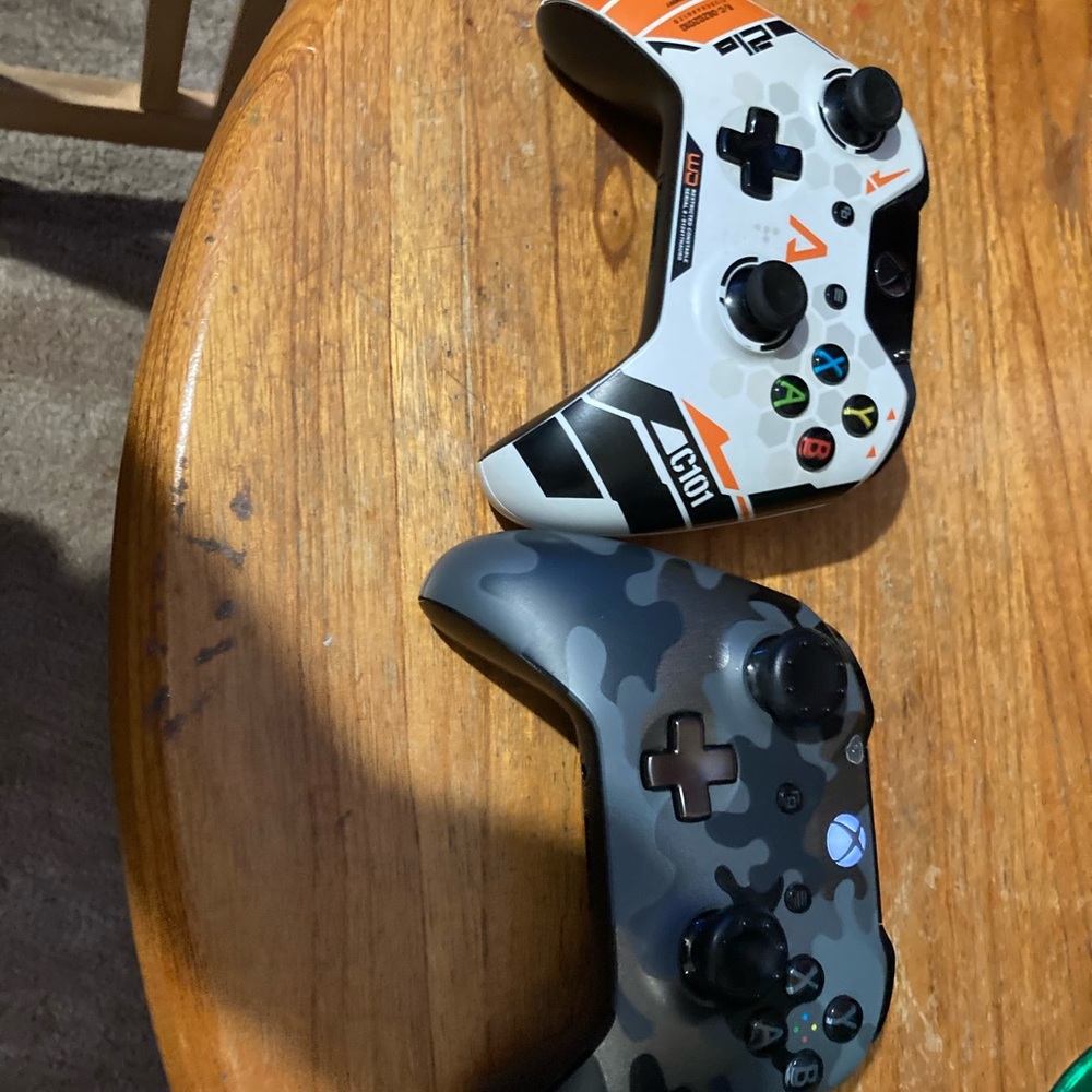 Xbox One S - Picture 2 of 6
